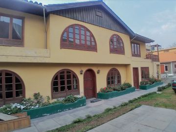 OCASIÓN! SE VENDE HERMOSISIMA CASA  A.T. 519 M2, 4 DORMITORIOS, 3 ESTACIONAMIENTOS EN URB. SANTA MARÍA CHOSICA