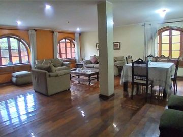 OCASIÓN! SE VENDE HERMOSISIMA CASA  A.T. 519 M2, 4 DORMITORIOS, 3 ESTACIONAMIENTOS EN URB. SANTA MARÍA CHOSICA