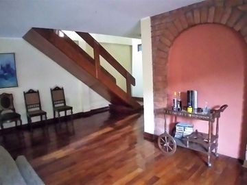 OCASIÓN! SE VENDE HERMOSISIMA CASA  A.T. 519 M2, 4 DORMITORIOS, 3 ESTACIONAMIENTOS EN URB. SANTA MARÍA CHOSICA
