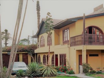 OCASIÓN! SE VENDE HERMOSISIMA CASA  A.T. 519 M2, 4 DORMITORIOS, 3 ESTACIONAMIENTOS EN URB. SANTA MARÍA CHOSICA