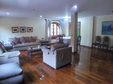 OCASIÓN! SE VENDE HERMOSISIMA CASA  A.T. 519 M2, 4 DORMITORIOS, 3 ESTACIONAMIENTOS EN URB. SANTA MARÍA CHOSICA