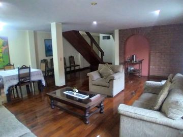 OCASIÓN! SE VENDE HERMOSISIMA CASA  A.T. 519 M2, 4 DORMITORIOS, 3 ESTACIONAMIENTOS EN URB. SANTA MARÍA CHOSICA