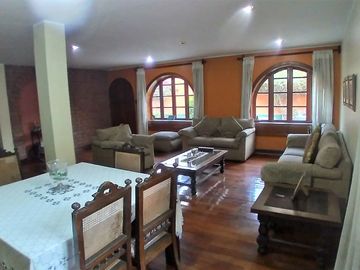 OCASIÓN! SE VENDE HERMOSISIMA CASA  A.T. 519 M2, 4 DORMITORIOS, 3 ESTACIONAMIENTOS EN URB. SANTA MARÍA CHOSICA