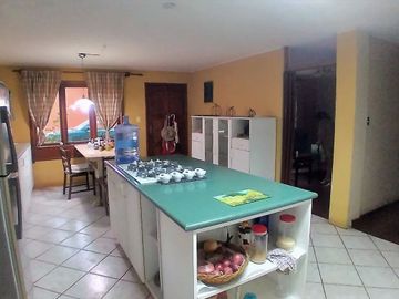 OCASIÓN! SE VENDE HERMOSISIMA CASA  A.T. 519 M2, 4 DORMITORIOS, 3 ESTACIONAMIENTOS EN URB. SANTA MARÍA CHOSICA