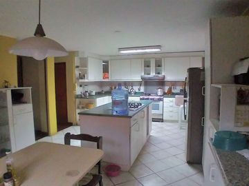 OCASIÓN! SE VENDE HERMOSISIMA CASA  A.T. 519 M2, 4 DORMITORIOS, 3 ESTACIONAMIENTOS EN URB. SANTA MARÍA CHOSICA