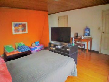 OCASIÓN! SE VENDE HERMOSISIMA CASA  A.T. 519 M2, 4 DORMITORIOS, 3 ESTACIONAMIENTOS EN URB. SANTA MARÍA CHOSICA