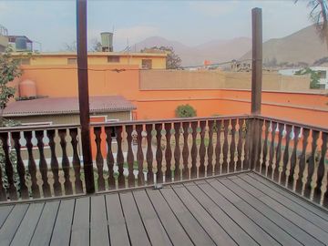 OCASIÓN! SE VENDE HERMOSISIMA CASA  A.T. 519 M2, 4 DORMITORIOS, 3 ESTACIONAMIENTOS EN URB. SANTA MARÍA CHOSICA