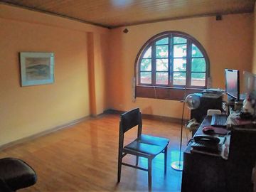 OCASIÓN! SE VENDE HERMOSISIMA CASA  A.T. 519 M2, 4 DORMITORIOS, 3 ESTACIONAMIENTOS EN URB. SANTA MARÍA CHOSICA