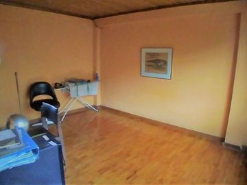 OCASIÓN! SE VENDE HERMOSISIMA CASA  A.T. 519 M2, 4 DORMITORIOS, 3 ESTACIONAMIENTOS EN URB. SANTA MARÍA CHOSICA