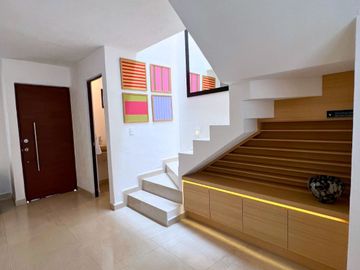 Casa en Venta: Encantadora Residencia en Lucerna, Zona Sur de Aguascalientes