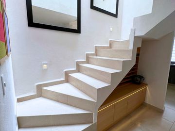 Casa en Venta: Encantadora Residencia en Lucerna, Zona Sur de Aguascalientes