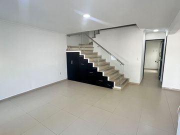 VENTA CASA SOLA AL SUR DE CUERNAVACA ALBERCA