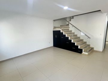 VENTA CASA SOLA AL SUR DE CUERNAVACA ALBERCA