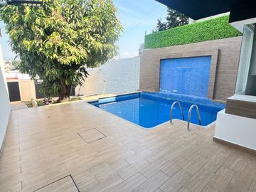 VENTA CASA SOLA AL SUR DE CUERNAVACA ALBERCA