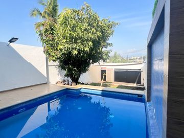 VENTA CASA SOLA AL SUR DE CUERNAVACA ALBERCA