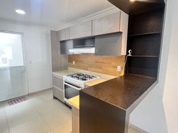 VENTA CASA SOLA AL SUR DE CUERNAVACA ALBERCA