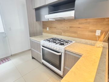 VENTA CASA SOLA AL SUR DE CUERNAVACA ALBERCA