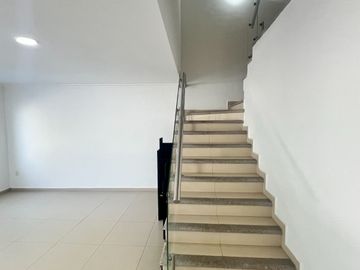 VENTA CASA SOLA AL SUR DE CUERNAVACA ALBERCA