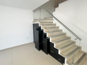 VENTA CASA SOLA AL SUR DE CUERNAVACA ALBERCA