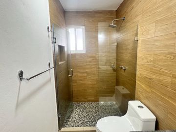 VENTA CASA SOLA AL SUR DE CUERNAVACA ALBERCA