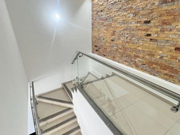 VENTA CASA SOLA AL SUR DE CUERNAVACA ALBERCA
