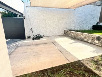 VENTA CASA SOLA AL SUR DE CUERNAVACA ALBERCA