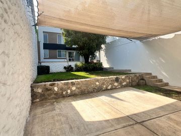 VENTA CASA SOLA AL SUR DE CUERNAVACA ALBERCA