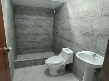 CASA REMODELADA DE 2 PISOS + AZOTEA