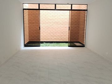 CASA REMODELADA DE 2 PISOS + AZOTEA
