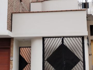 CASA REMODELADA DE 2 PISOS + AZOTEA