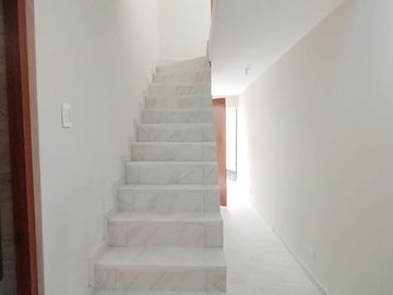 CASA REMODELADA DE 2 PISOS + AZOTEA