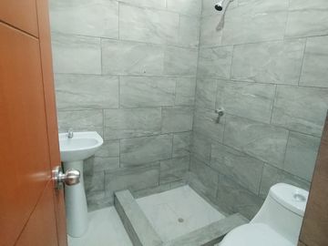 CASA REMODELADA DE 2 PISOS + AZOTEA