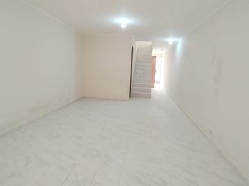 CASA REMODELADA DE 2 PISOS + AZOTEA