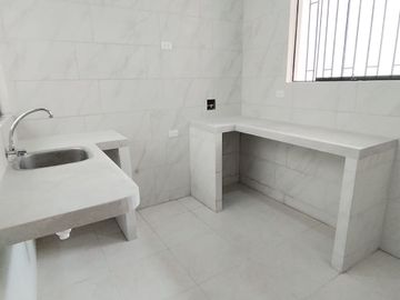 CASA REMODELADA DE 2 PISOS + AZOTEA