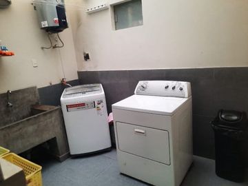 VENTA DE AMPLIO Y ACOGEDOR DEPARTAMENTO 1er PiSO