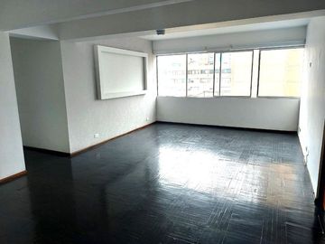 OFICINA 110 M2 + ESTC. MIRAFLORES UBICACION ESTRATEGICA ARICA ESQUINA CON CDA.7 DE PARDO