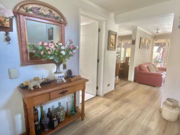 Casa en Venta de 5D 3B, Condominio Cerrado, Peñalolén