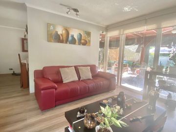 Casa en Venta de 5D 3B, Condominio Cerrado, Peñalolén