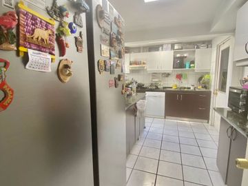 Casa en Venta de 5D 3B, Condominio Cerrado, Peñalolén