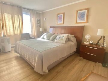 Casa en Venta de 5D 3B, Condominio Cerrado, Peñalolén