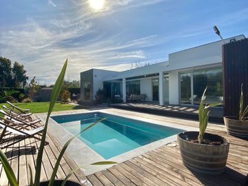 Casa en Venta 3D 3B, Centro de Isla de Maipo..!!