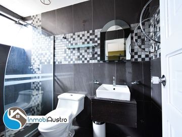 Unidad Nacional, Venta de Casa Comercial 05 Dormitorios