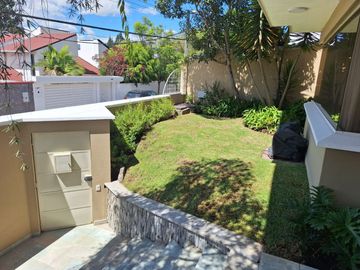 Casa 560 M2. + Terreno 500 M2.  (Urb. San Isidro)