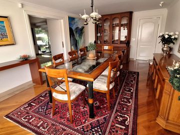 Casa 560 M2. + Terreno 500 M2.  (Urb. San Isidro)