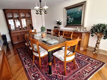 Casa 560 M2. + Terreno 500 M2.  (Urb. San Isidro)