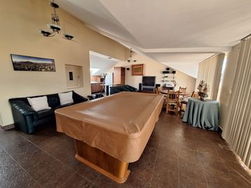 Casa 560 M2. + Terreno 500 M2.  (Urb. San Isidro)