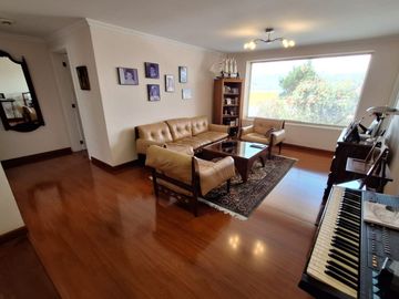 Casa 560 M2. + Terreno 500 M2.  (Urb. San Isidro)