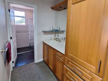 Casa 560 M2. + Terreno 500 M2.  (Urb. San Isidro)