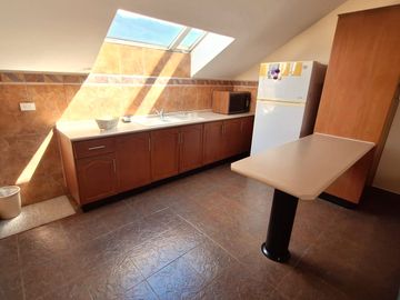 Casa 560 M2. + Terreno 500 M2.  (Urb. San Isidro)
