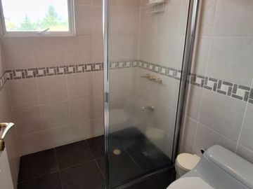 Casa 560 M2. + Terreno 500 M2.  (Urb. San Isidro)